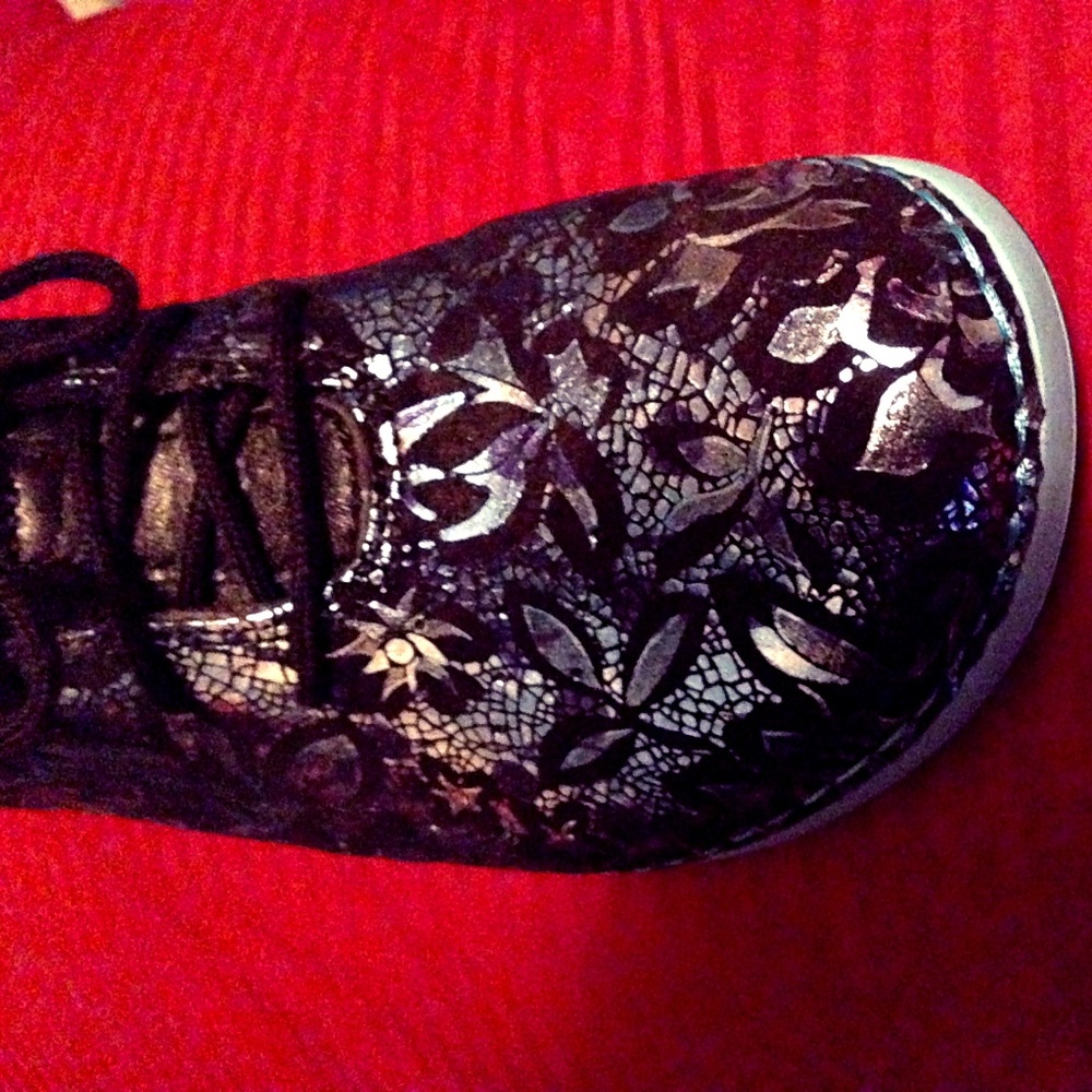 Alegria by PG Lite Icy Blooms Sneakers, Size 10/40
